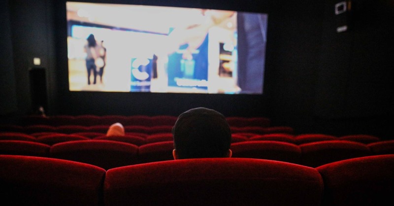 Cinema Worker Shares Tactics For Sneaking Food Into The Movies