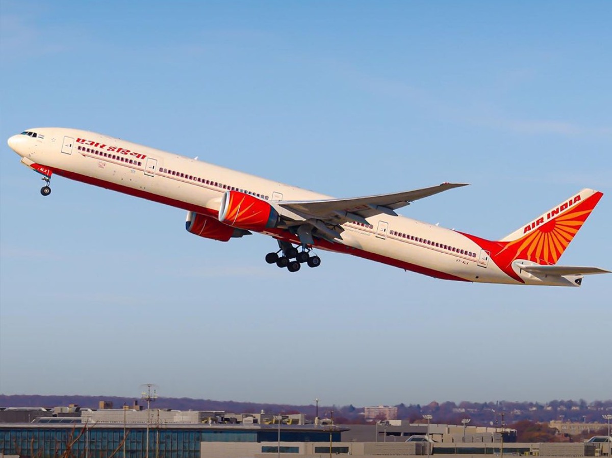 20 People On Mattresses In One Room Surviving On Bread Air India