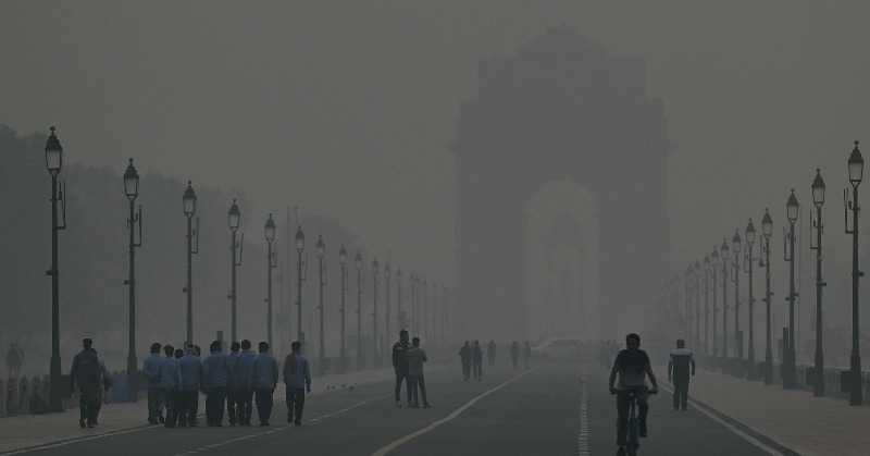 Smog Engulfs Delhi Air Quality Very Poor Next Days Critical