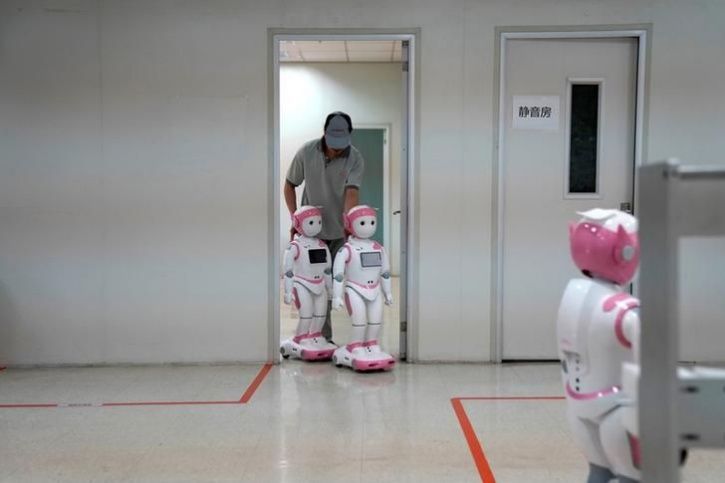 Here S A Chinese Robot That Sees Hears Everything You Ll Surely Want