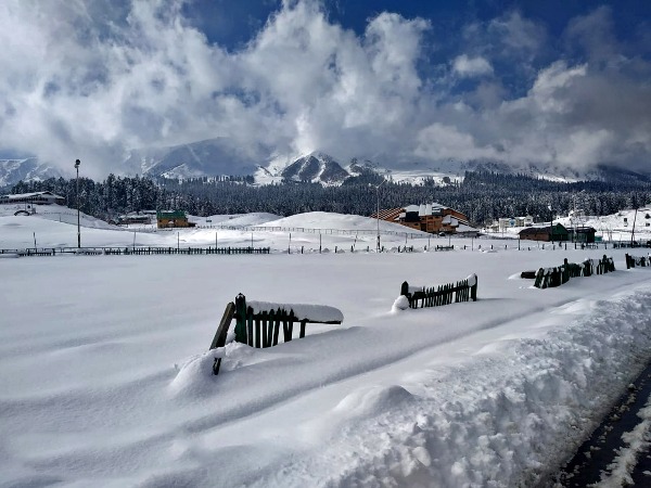 Paradise On Earth Stunning Photos Of Fresh Snowfall In Kashmir