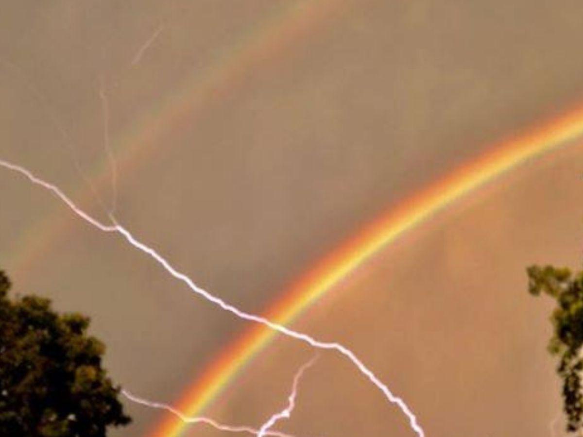 Triple Times Rare Double Rainbow And Lightning Captured In The Same Picture And We Re In Awe