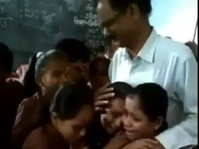 Teacher Student Crying Katni,