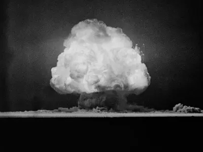 atom bomb test, trinity nuclear test, nuclear bomb, first nuclear test, first atomic bomb