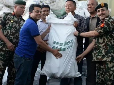 everest recycles waste