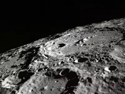 plot on moon