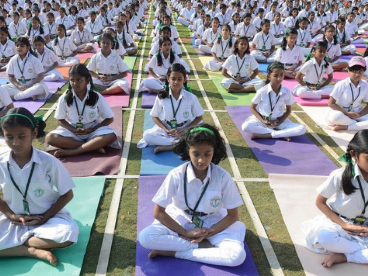https://im.indiatimes.in/amp/2019/Jul/super_yoga_1562314981.jpg