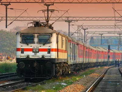 delhi mumbai train