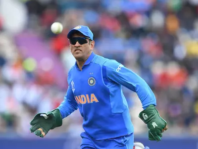 ms dhoni army insignia gloves