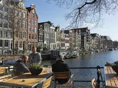Amsterdam EV Plans, Amsterdam Electric Vehicles, Amsterdam Goes Green, Electric Vehicle Adoption, Am