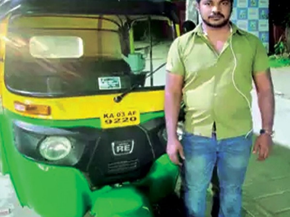 Auto Driver Rushes Pregnant Woman To Hospital Takes Care Of Baby After Mother Abandons Her