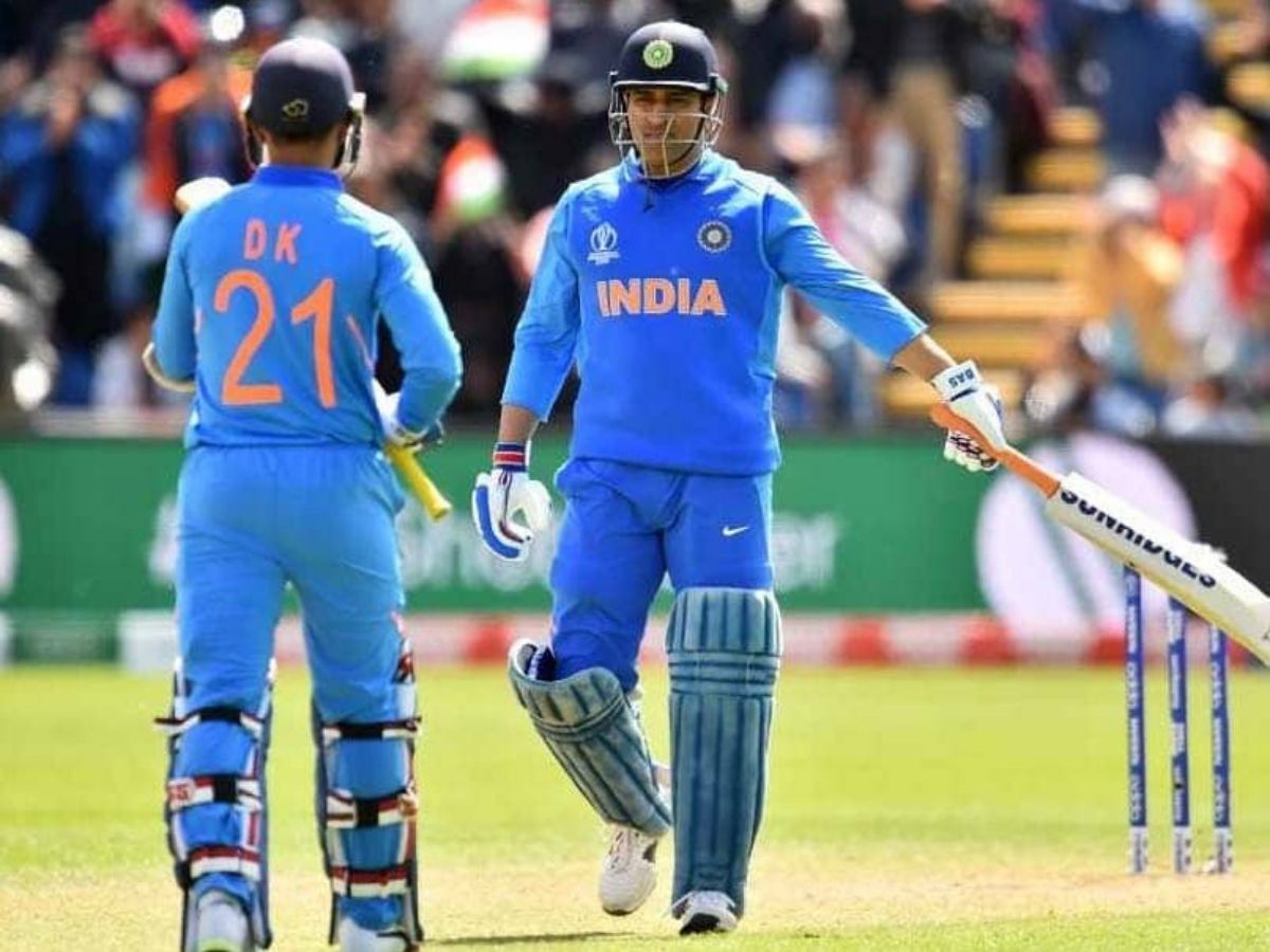 Netizens Lose It After MS Dhoni Sets The Field for Bangladesh & Bowler Follows His Instructions