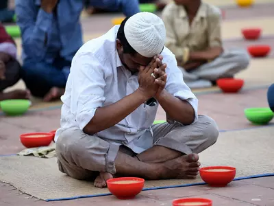 hindu muslim unite at gujarat dargah