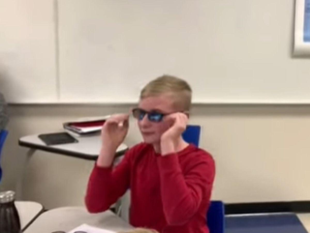 Beautiful! Color Blind Boy Sees Colors For The 1st Time, Thanks To His Blind Principal