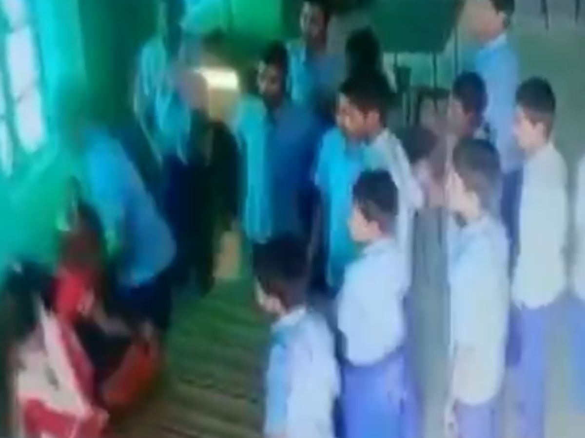 In A Shocking Incident, Students Gang Up Against Teacher & Thrash Her ...