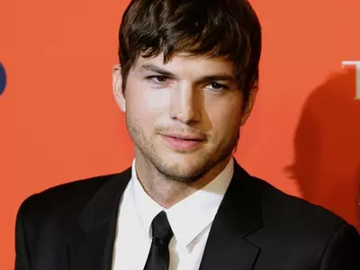 Ashton Kutcher 'swarmed' by girls during night out