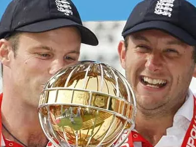 England on top as fixing still haunts cricket