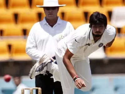 Ishant Sharma bowled only 5.3 overs and appeared to struggle with an ankle problem as the Indian attack struggled to contain some aggressive batting in their tour opening match against the Australian Chairman's XI on Thursday.