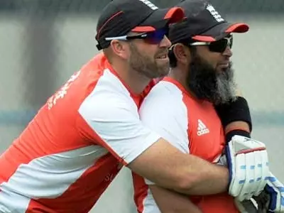Mushtaq warns English players of 'spin war' against Pakistan