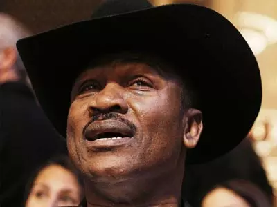 'Smokin' Joe Frazier loses fight with cancer