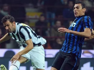 Inter Milan's Lucio out for 1 month with injury