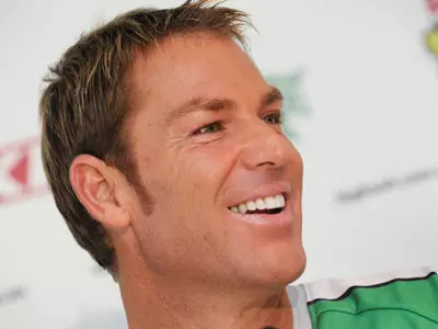 Warne signs one-season contract with Melbourne Stars