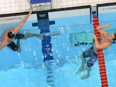 Clary shocks Lochte for 200m backstroke gold