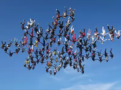 138 skydivers shatter world skydiving record