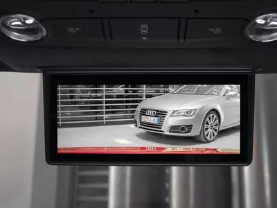 Mobile-inspired camera as rear-view mirror in Audi