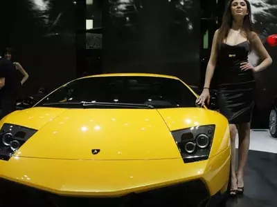 Indian taxi driver wins Lamborghini in lucky draw
