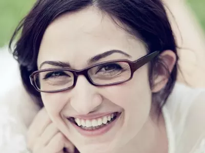 Makeup tips for the bespectacled
