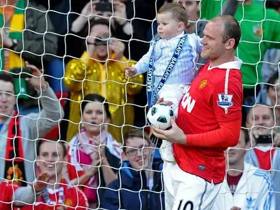 Man U striker Rooney's son Kai is a Barcelona fan!