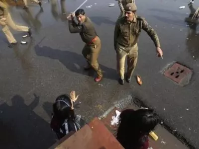 delhi police attack women