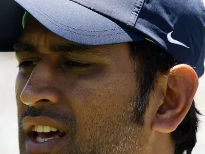 Dhoni 'drops' Sehwag for Rohit!