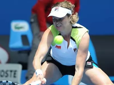 Clijsters into 3rd round at Australian Open