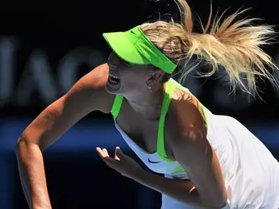Sharapova into 3rd round in Australia