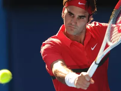 Federer destroys del Potro to reach semis