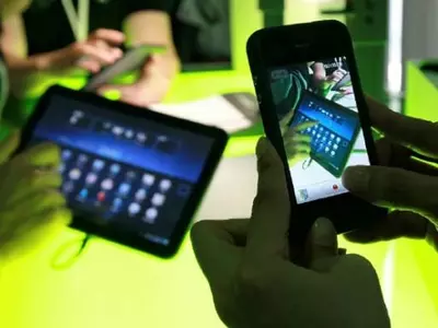Hacking experts find new ways to attack Android phones