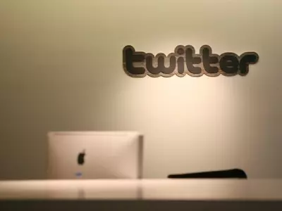 Twitter rolls out 'expanded tweets'