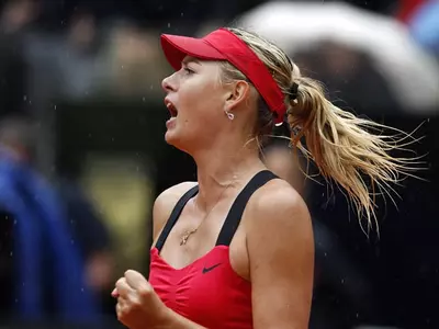 Sharapova storms into French Open semifinal