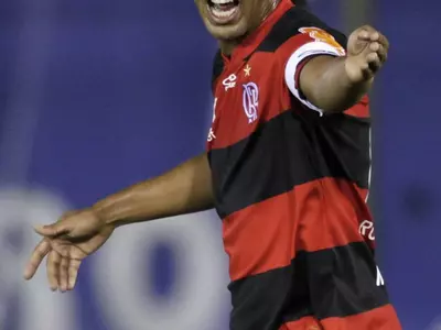 Ronaldinho quits Flamengo, sues club for unpaid wages