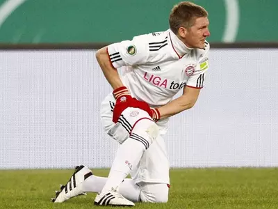 Schweinsteiger back on the ball for Bayern
