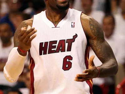 LeBron, Wade power Miami Heat past Phoenix Suns