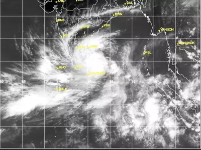 MET officials today predicted a cyclone to hit India's southern shores in a day's time.After the warning, South India is on a high alert and strangely Twitter is confused