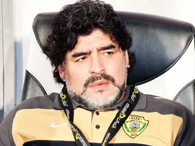 Maradona arrives to tumultuous welcome