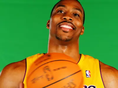 Howard shines in Lakers pre-season debut
