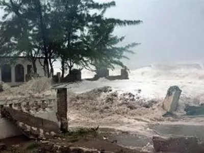 Hurricane Sandy slams into Cuba