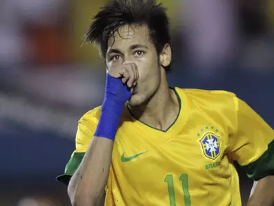 Neymar stars in Brazil's 2-1 win over Argentina