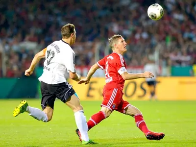 Mueller Hat-Trick Eases Bayern Through