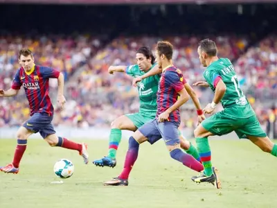 Magnificent Seven for Barca in Opener